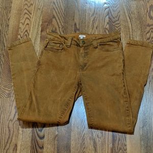 Caramelized stretchy jeans.